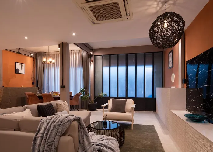 Btsthonglor Kingbed Private Baths&balcony Fastwifi Проживание в семье